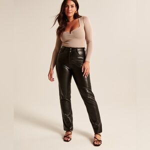 Curve love Vegan Leather 90s Straight Pants